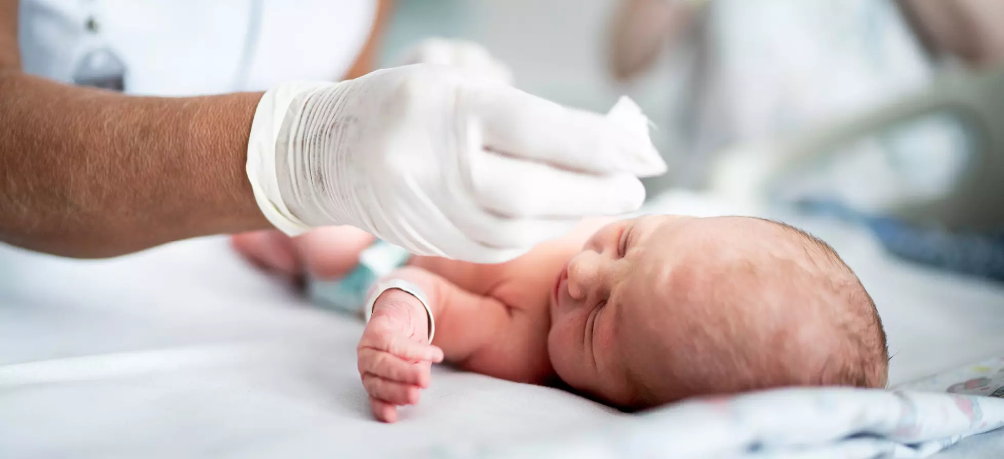 Clínica UANDES incorpora examen pionero a nivel nacional para detección precoz de citomegalovirus congénito en saliva