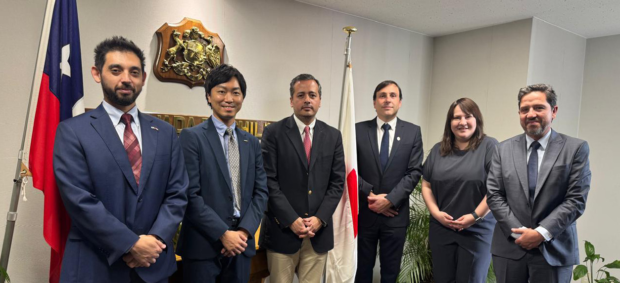 Clínica UANDES proyecta liderazgo regional en endoscopía con alianza en Japón