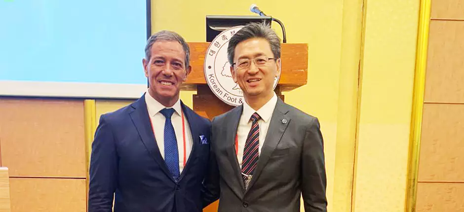 Dr. Cristián Ortiz expuso en Congreso Internacional de la Sociedad Coreana de Tobillo y Pie