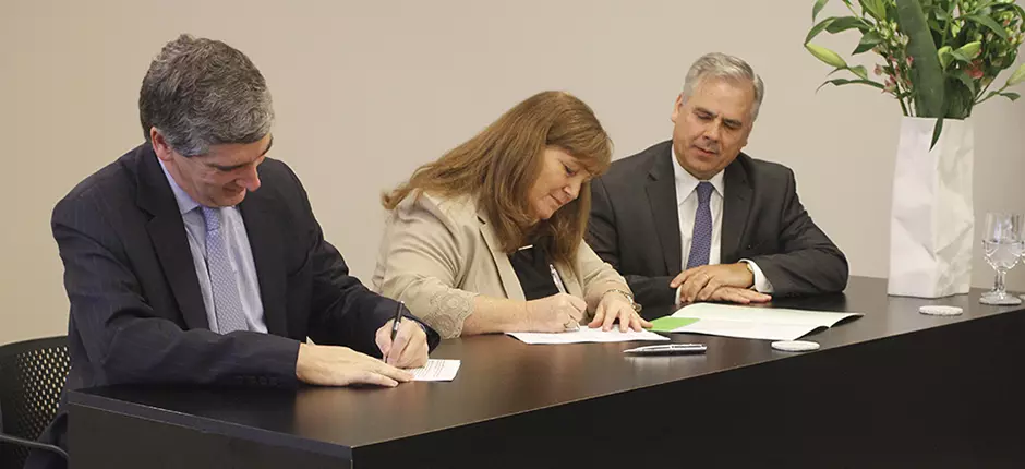 Fundación UANDES firmó convenio con centros de salud pública para reducir listas de espera