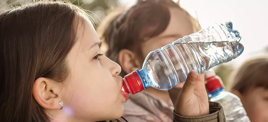 ¿Qué le pasa a nuestro cuerpo si no tomamos agua?